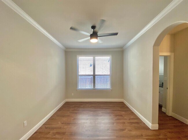 Building Photo - 2212 Laurel Arbor Dr