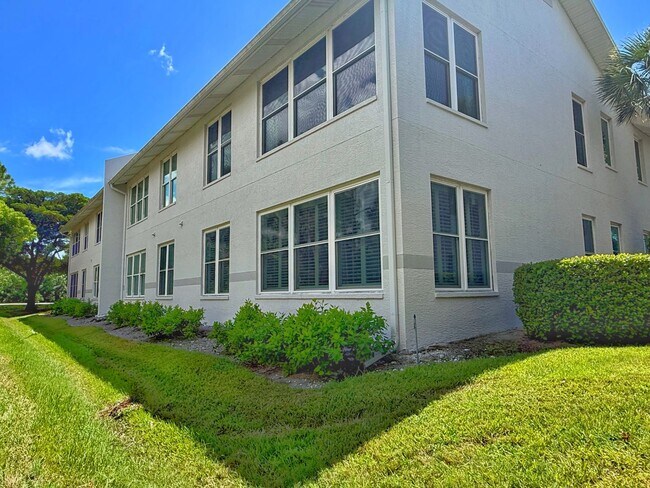Building Photo - 1310 Charleston Square Dr