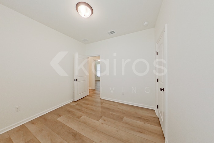 Building Photo - 102 Acoustic Lane