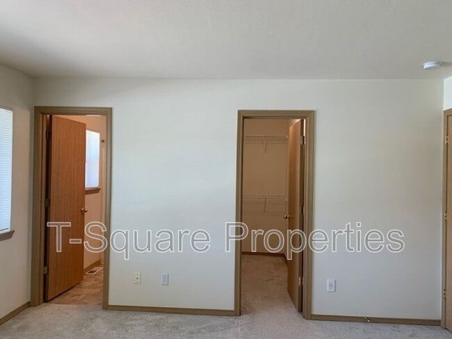 Building Photo - 15815 Admiralty Way