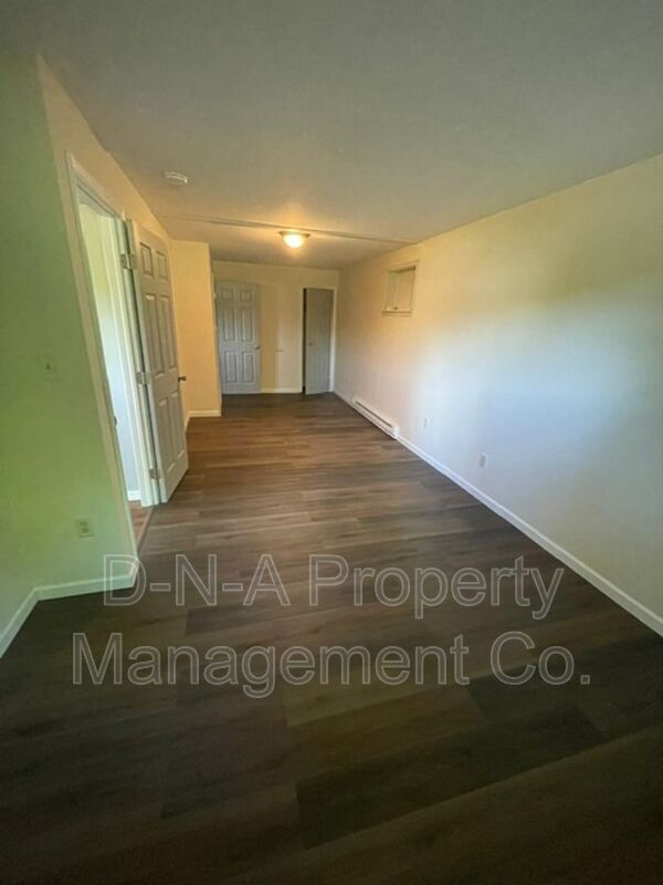 Building Photo - 307 Adams Dr