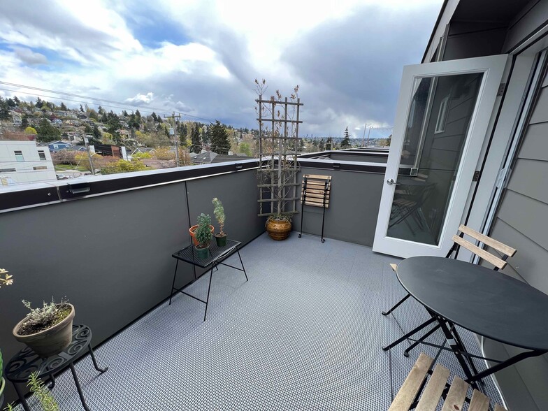 Building Photo - 6251 8th Ave NW