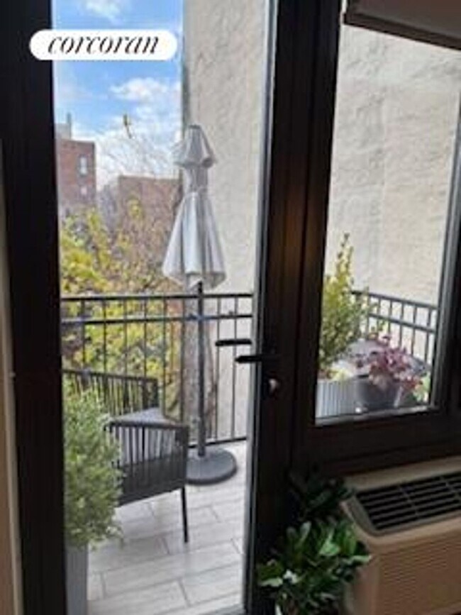 Building Photo - 821 9th Ave