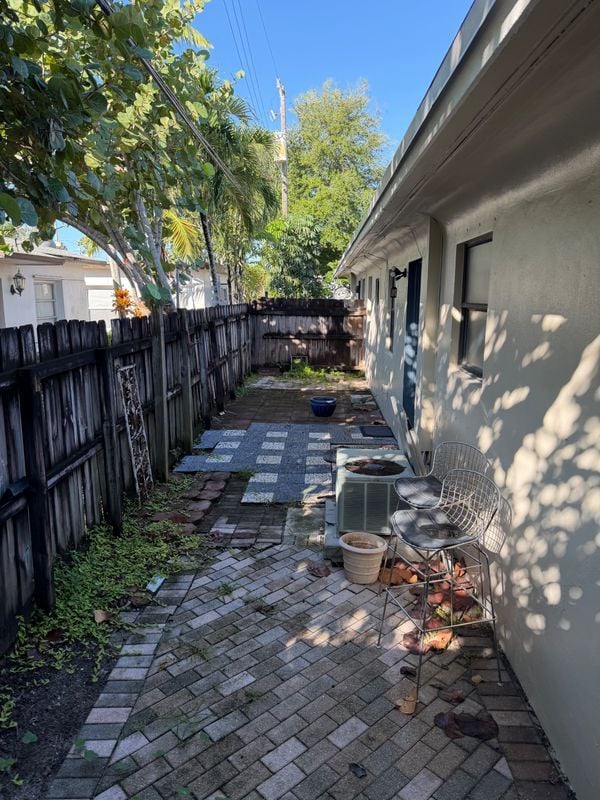 Building Photo - 1125 SE 6th Terrace