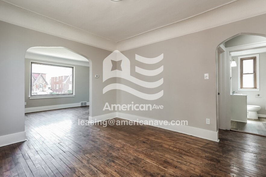 Building Photo - 6155 Yorkshire Rd