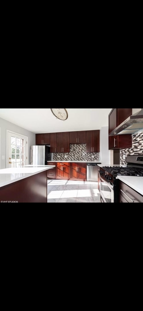 Building Photo - 7S640 Lynn Dr