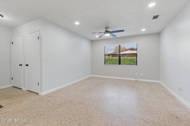 Building Photo - 863 Westgate Dr