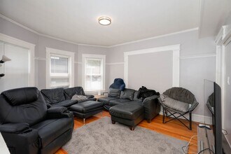 Building Photo - 287 Medford St