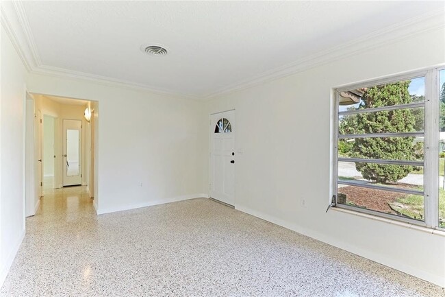 Building Photo - 2618 Valencia Dr