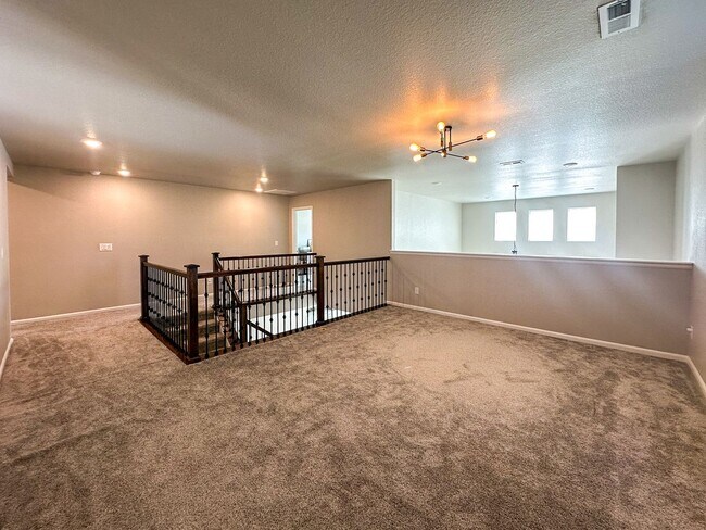 Building Photo - Almost Brand New Meadowlark 4bd 3.5ba home