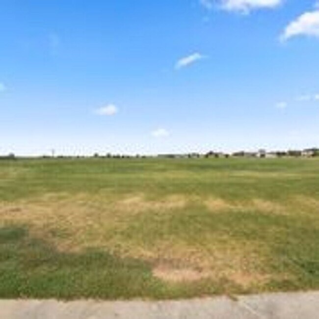 Building Photo - Central Park HOUSE for rent! 2 BLOCKS TO STANLEY MARKETPLACE