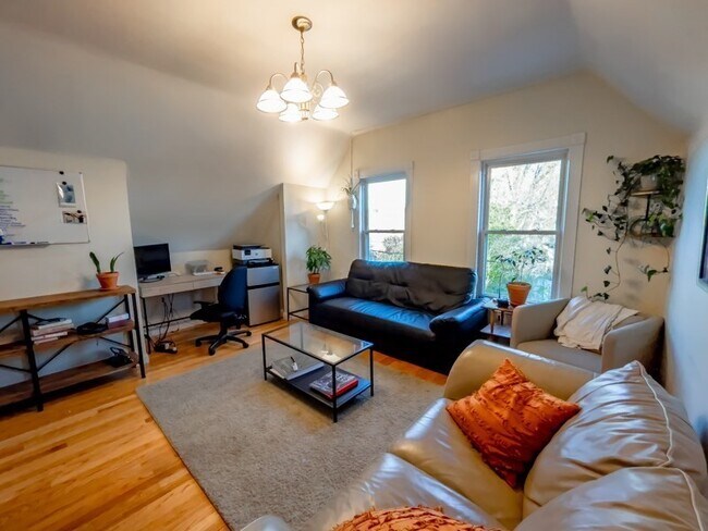 Building Photo - 153 Amory St