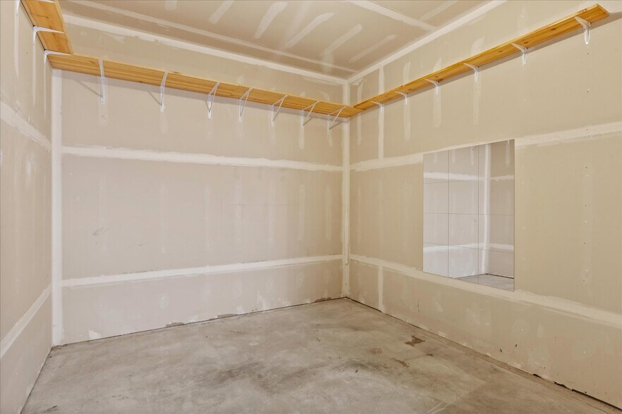 Building Photo - 5926 SE 2nd Ct