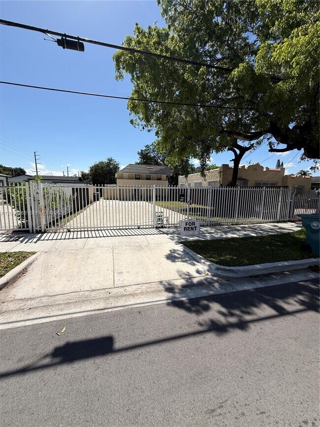 Building Photo - 6716 NW 6th Ave