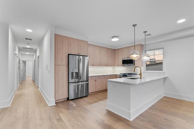 Building Photo - 525 AVENUE E