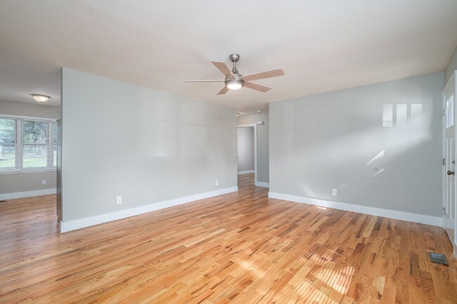Building Photo - Remarkably Renovated Ranch in the Heart of Maiden!