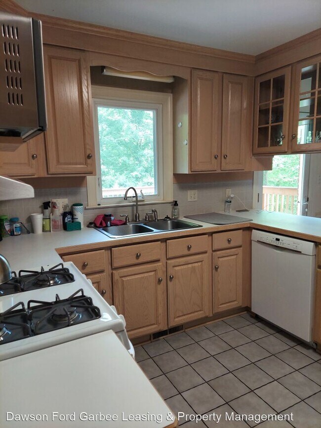 Building Photo - 4 br, 3.5 bath House - 2305 Heronhill Place