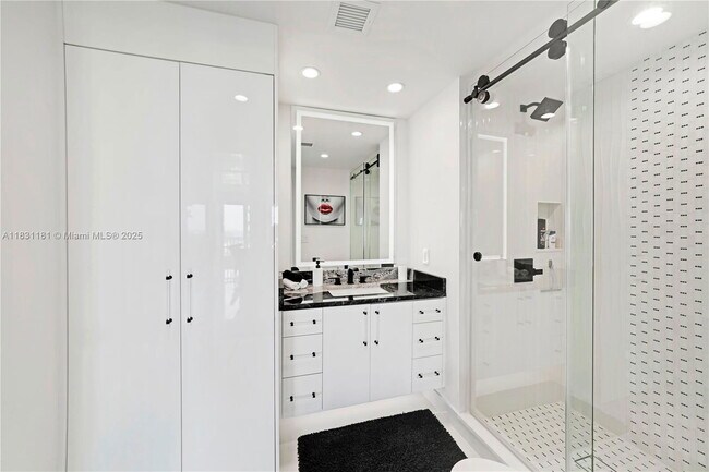 Building Photo - 4020 Galt Ocean Dr