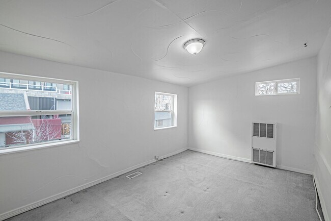 Building Photo - 4BD, 2BA Sun Valley Home with Large Driveway for Parking