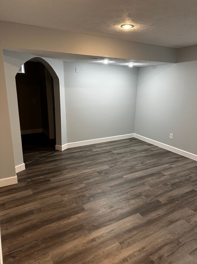Building Photo - 5 White Oak Bend