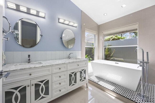 Building Photo - 13525 Brixham St