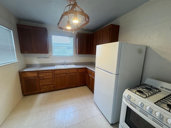 Building Photo - 5913 Vallejo St