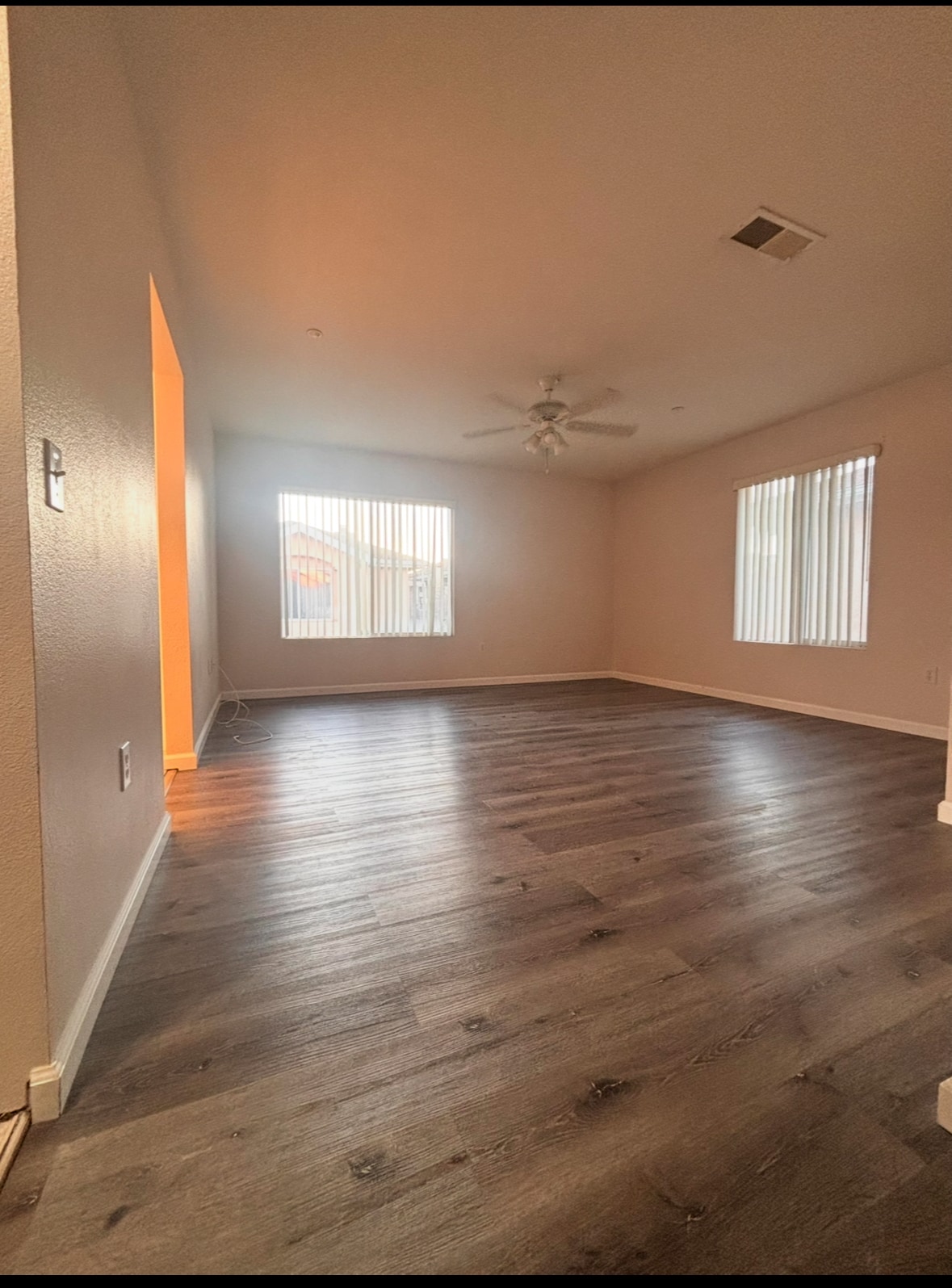 Building Photo - 547 Hart Dr