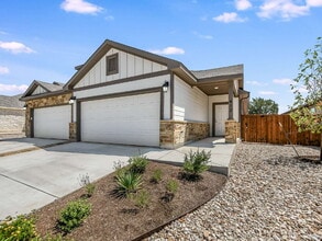 Building Photo - 412 Parkline Dr