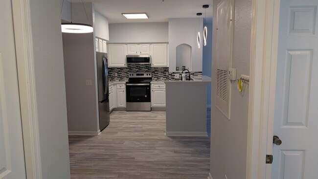 Building Photo - 2801 Chancellorsville Dr
