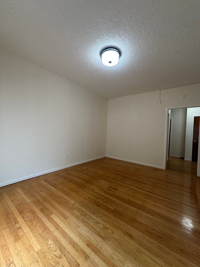 Interior Photo - 1230 Hyde Street (744r)