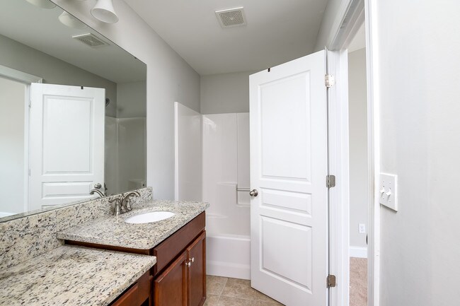 Master Bathroom - 321 Halton Crossing Dr SW