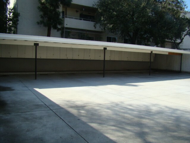 Building Photo - 533 S Hudson Ave