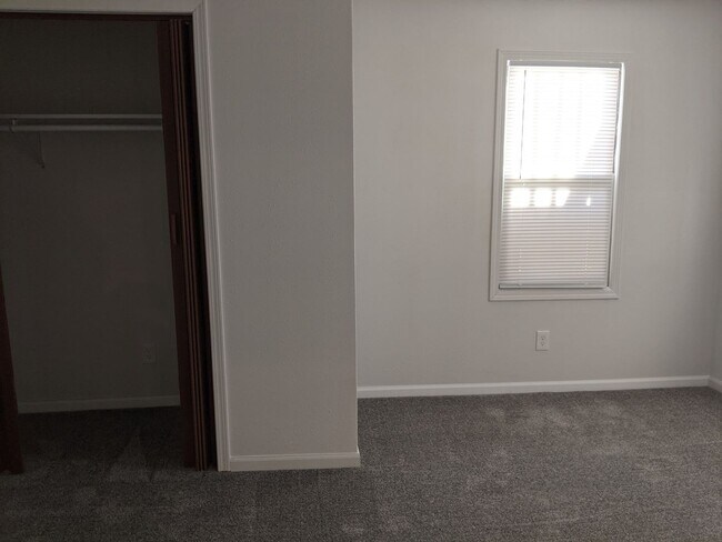 Building Photo - $1200 - I Bedroom 1 Bathroom Apartment - N...
