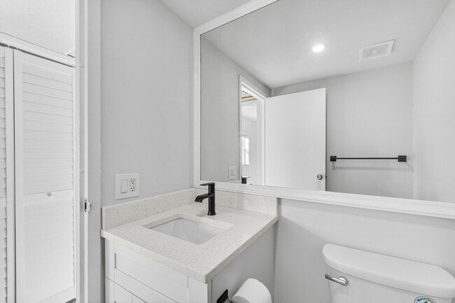 Building Photo - 59 Saxony B