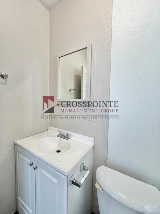 Building Photo - Charming 2-Bedroom 1-Bathroom Unit!