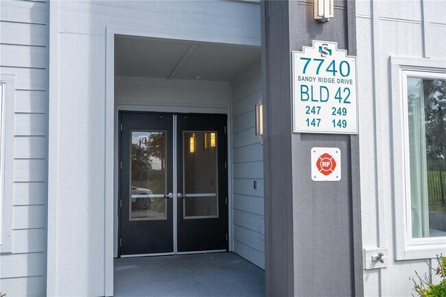 Building Photo - 7740 Sandy Ridge Dr