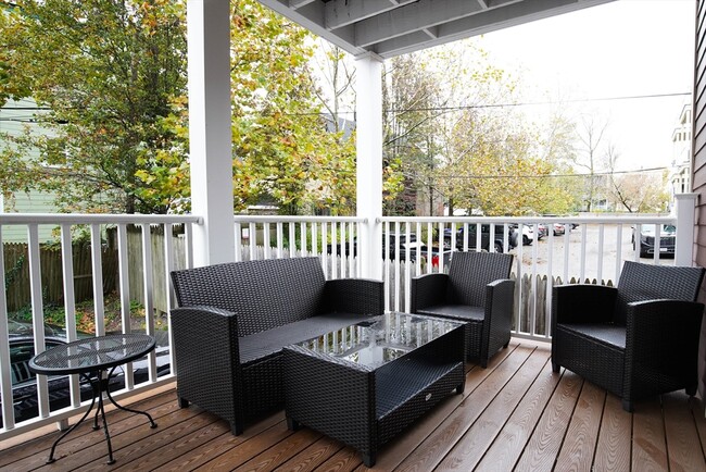 Building Photo - 95 Dix St