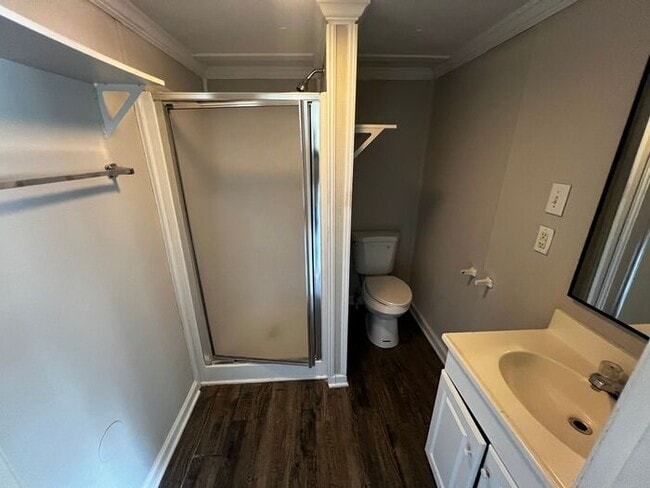 Building Photo - Spacious 4 Bedroom 3 Bathroom Home Located...