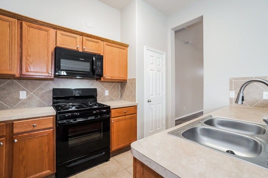 Building Photo - 11747 Elizabeth Ct