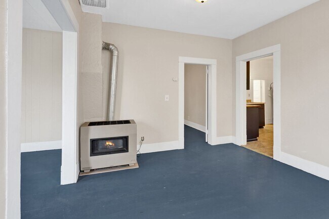 Building Photo - 4 Bedroom, 1 Bathroom Home in the York Neighborhood for Rent!