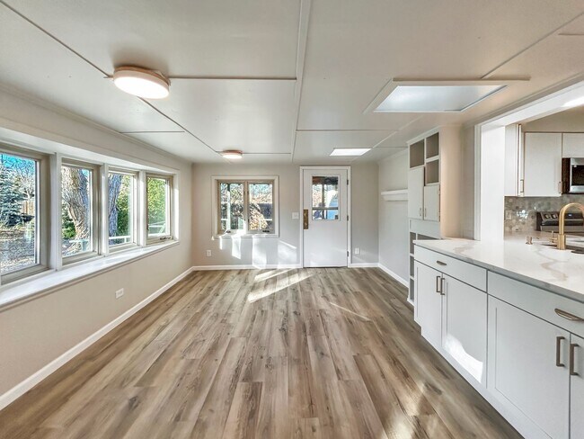 Building Photo - $0 DEPOSIT OPTION. 4 BED 3 BATH IN HAMPDEN HEIGHTS!