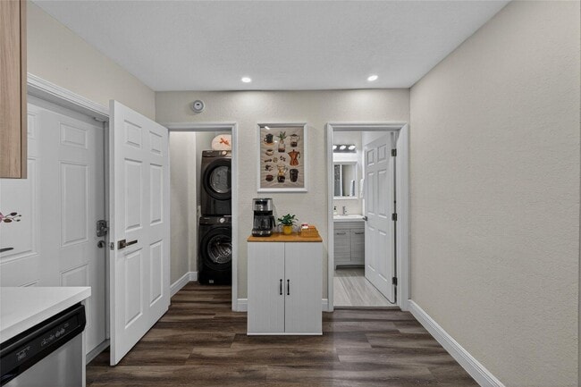 Building Photo - 540 NE 59th Ct