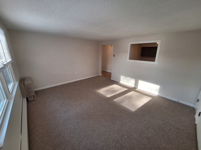 Building Photo - 204 Elm St