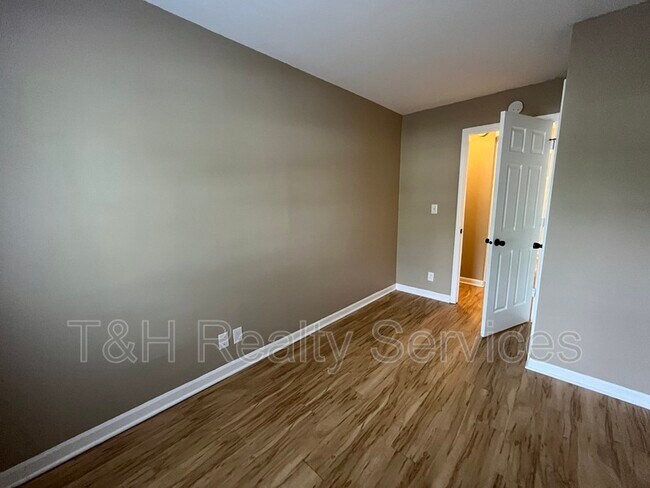 Building Photo - 2649 Ebbie Rd