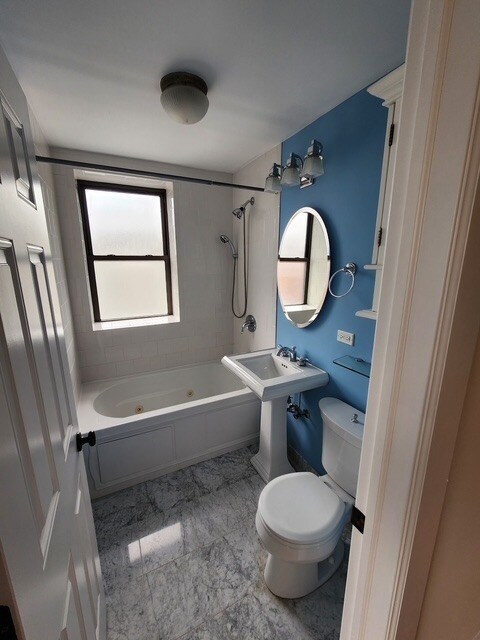 Building Photo - Buena Park - 1 bedroom + Den available ASAP!