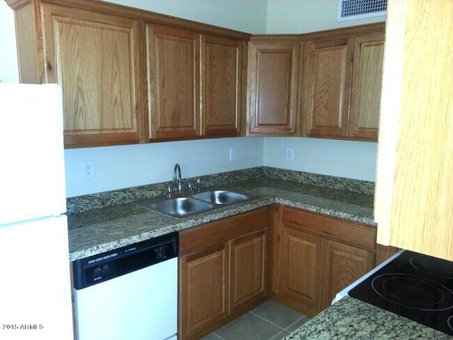 Building Photo - 7010 N 68th Dr