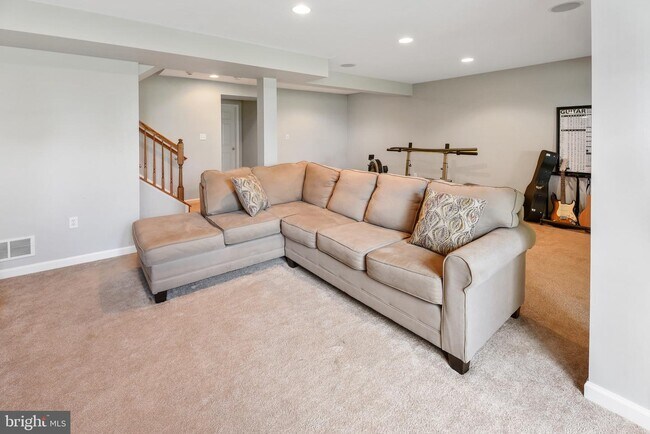 Building Photo - 158 Maloney Terrace