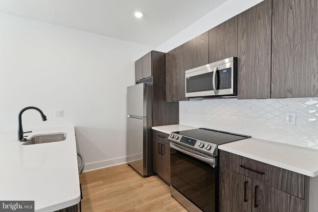 Primary Photo - 1419 W Grange Ave