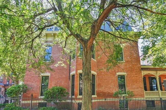 Building Photo - 52 Mattoon St