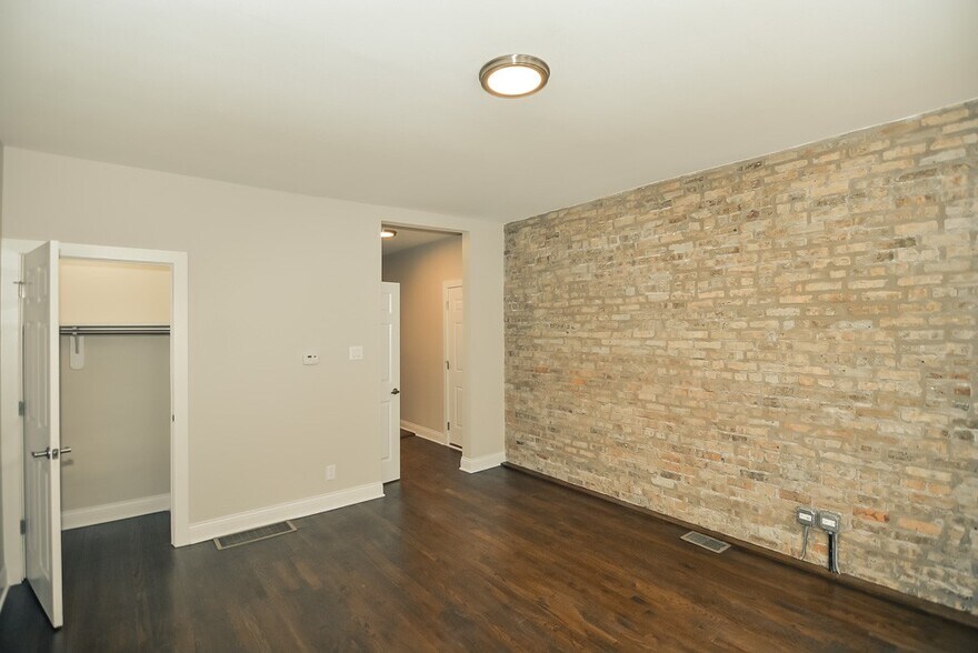 Building Photo - 2230 N Sawyer